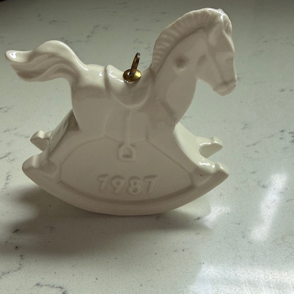 Goebel White Ceramic Rocking Horse Ornament Base - Picture 3 of 3